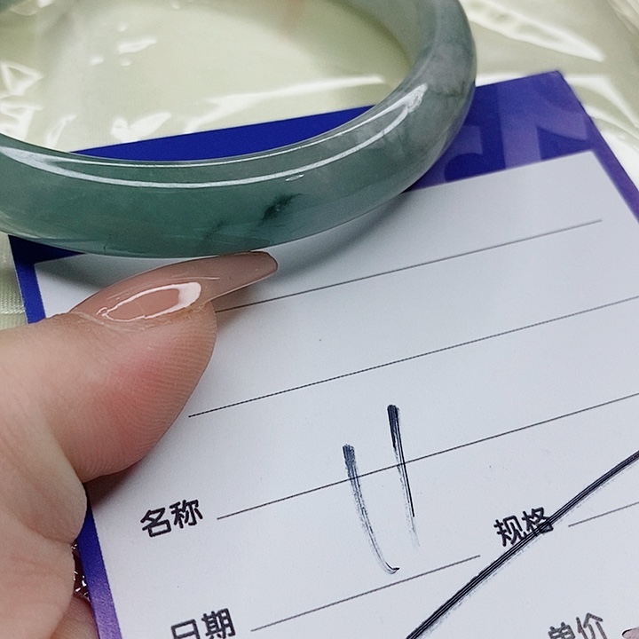 翡翠手镯（圆镯）未镶嵌