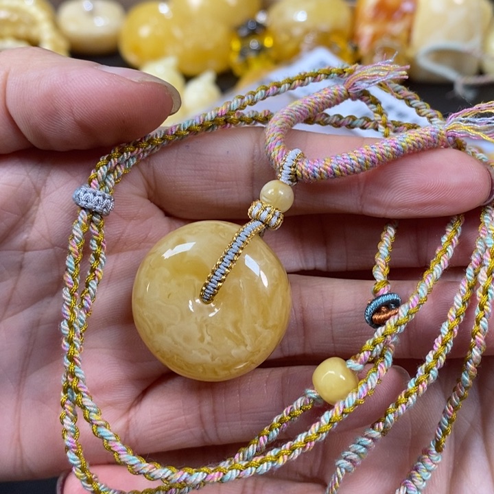 琥珀裸石未镶嵌平安扣