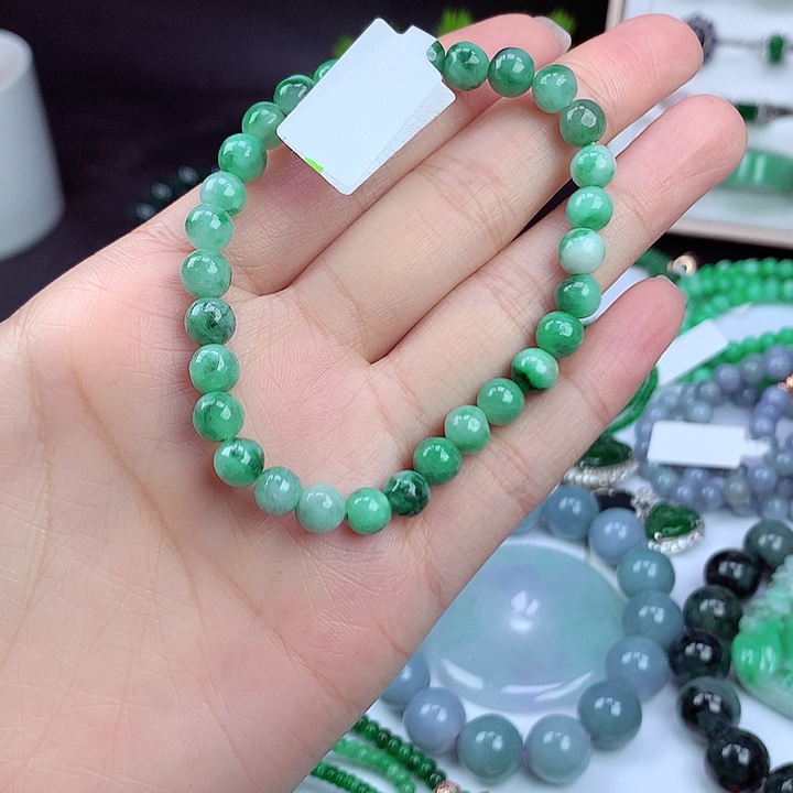 翡翠颈饰未镶嵌手串