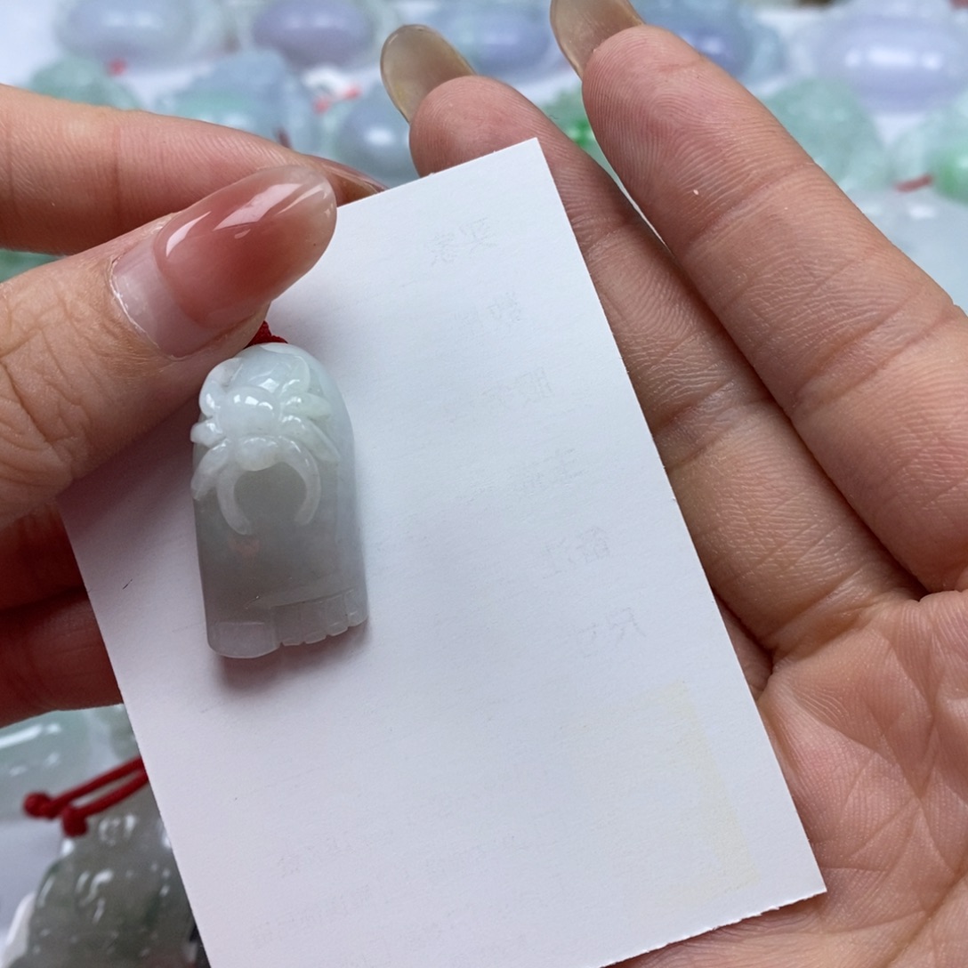 颈饰未镶嵌翡翠天然翡翠吊坠a货