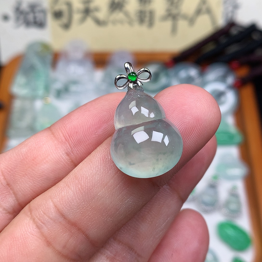 翡翠裸石18K金镶嵌缅甸天然A货翡翠冰种葫芦