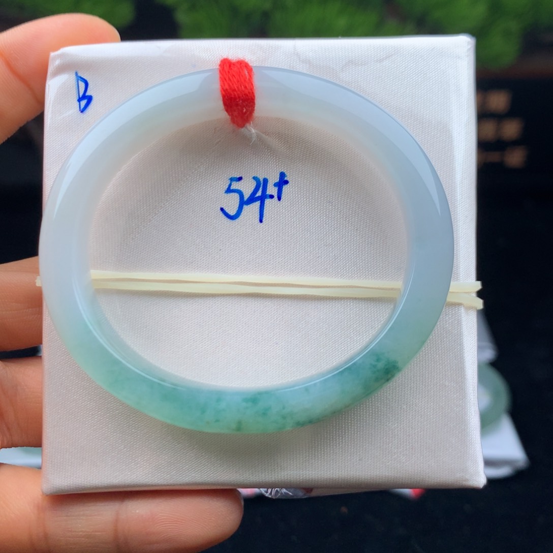 翡翠手镯未镶嵌手镯