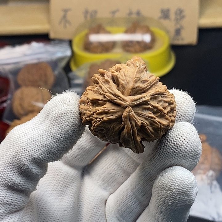 o***哥文玩核桃吊坠黄磕碰不退不换