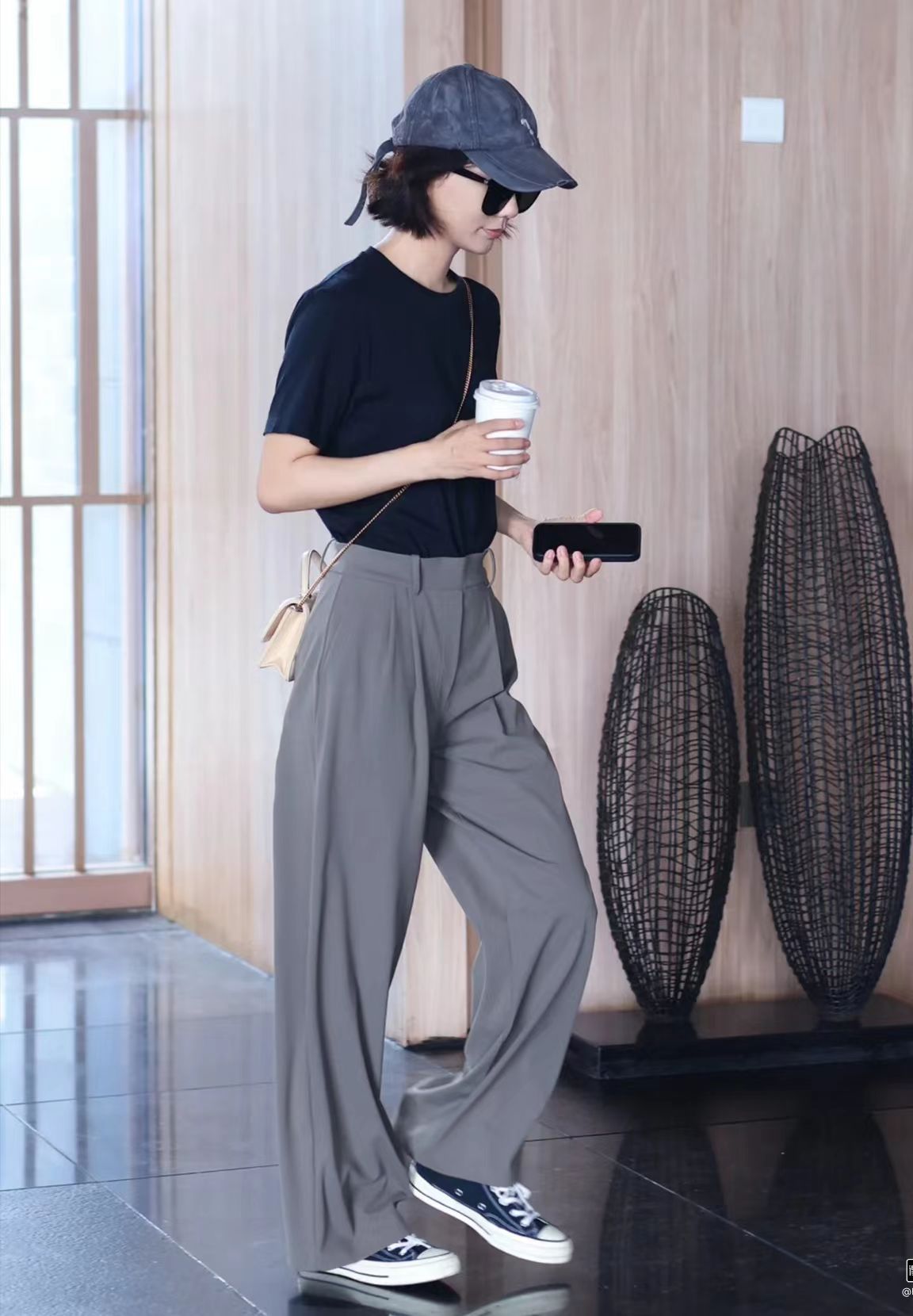 2025新款赛车低帮男女百搭复古运动休闲鞋.