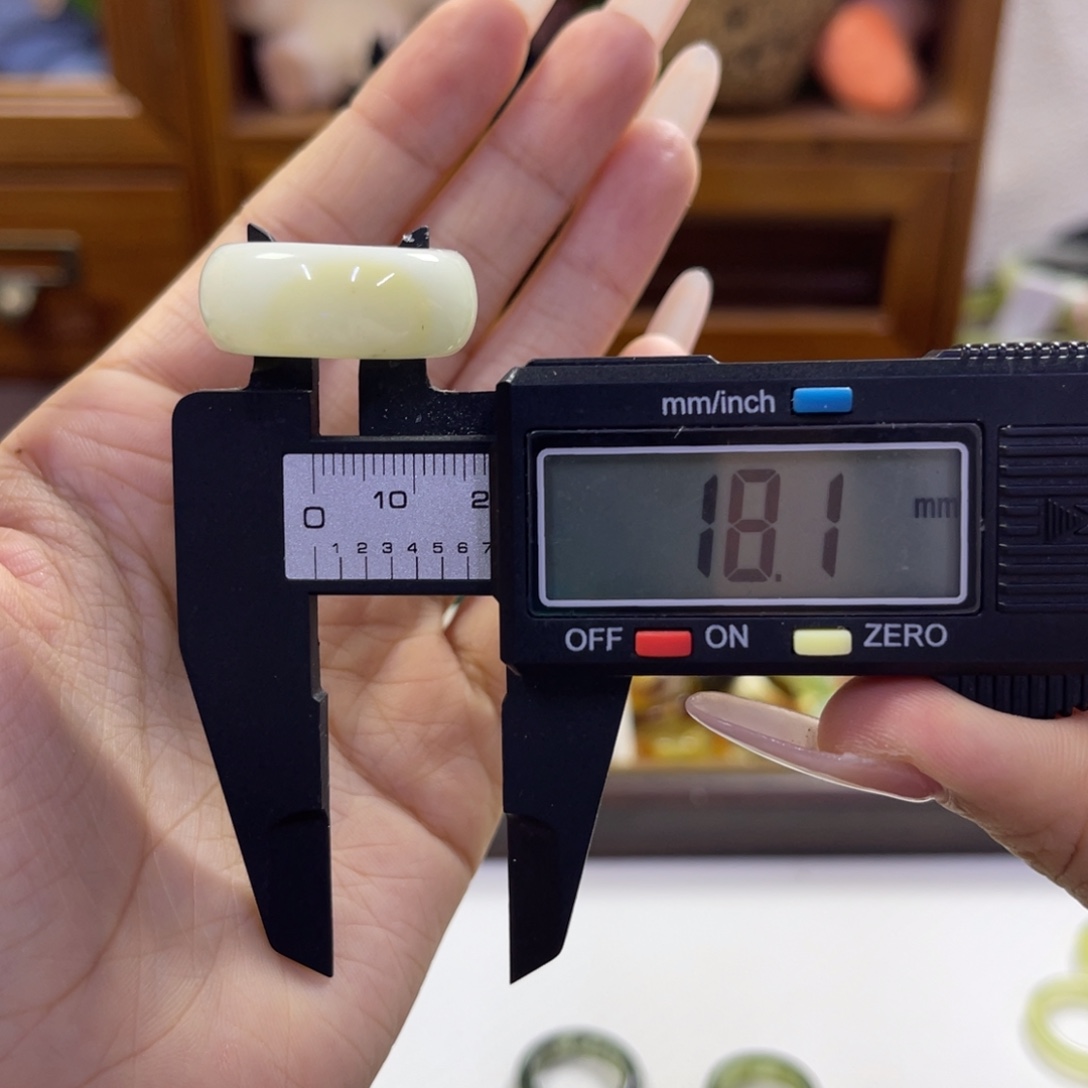 蛇纹石玉未镶嵌手镯73