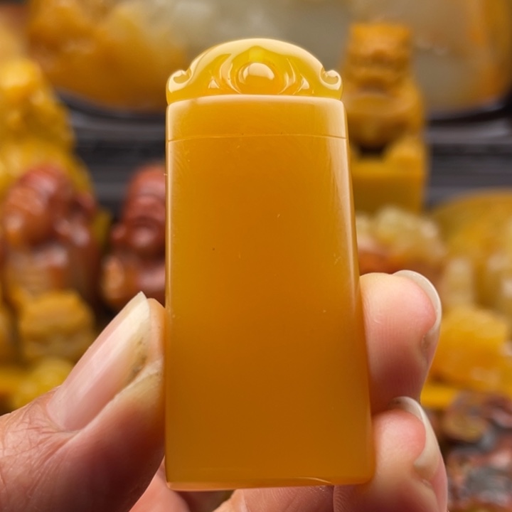 石英质玉（黄龙玉）挂件合金
