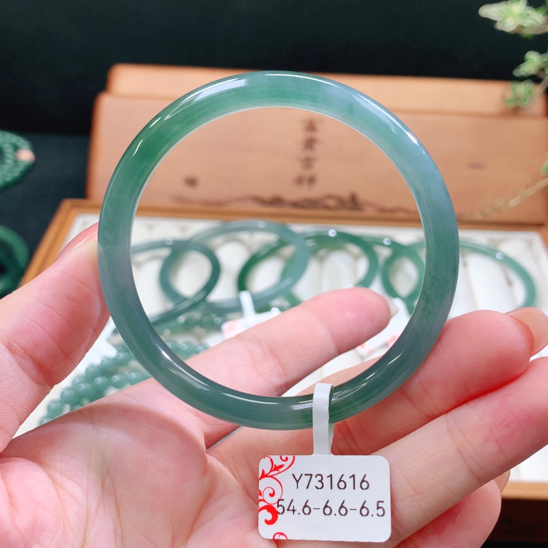 翡翠未镶嵌手镯天然