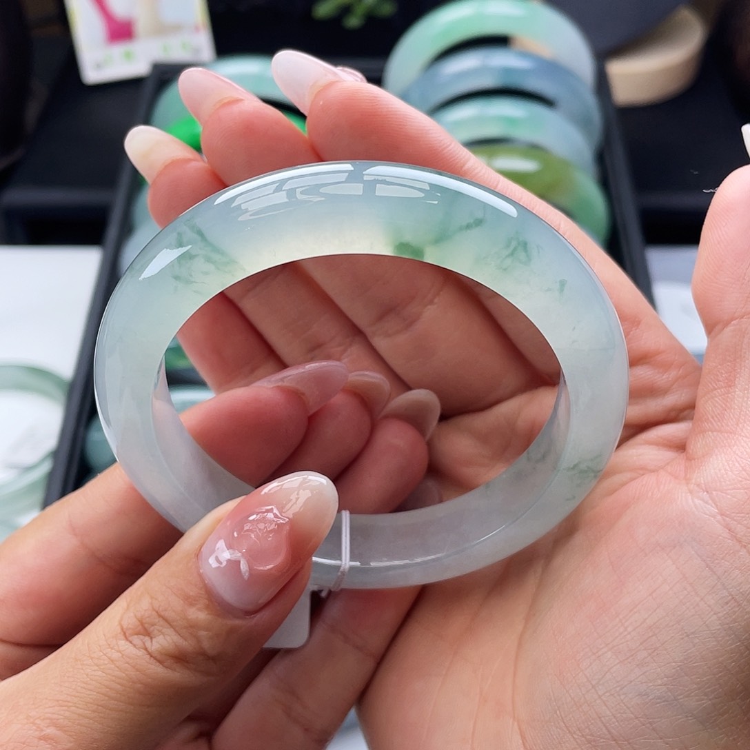 翡翠手镯未镶嵌60冰胶泥鳅背飘花