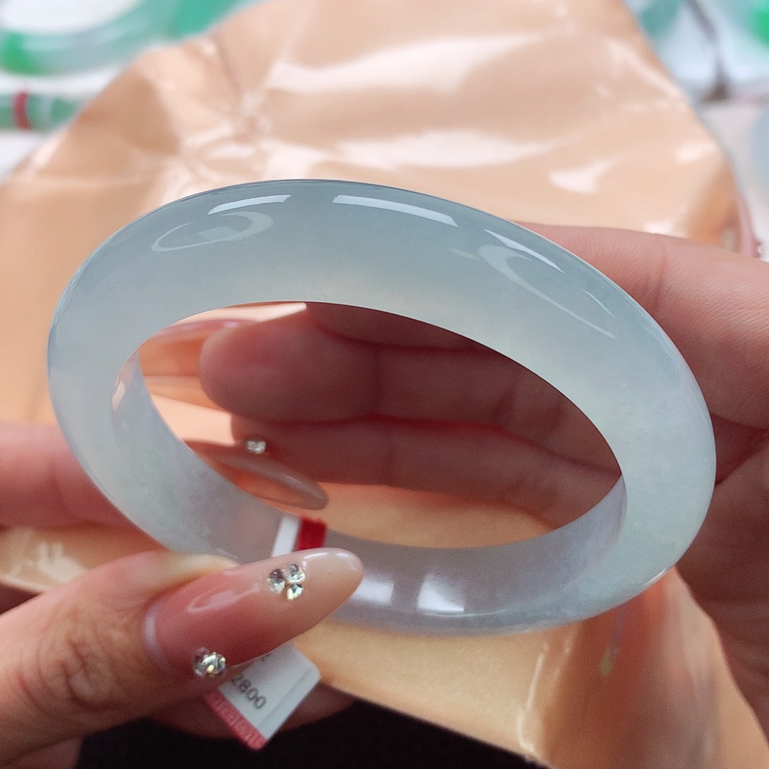 翡翠手镯未镶嵌55.56.57冰晴绿 透亮感强 可当白月光