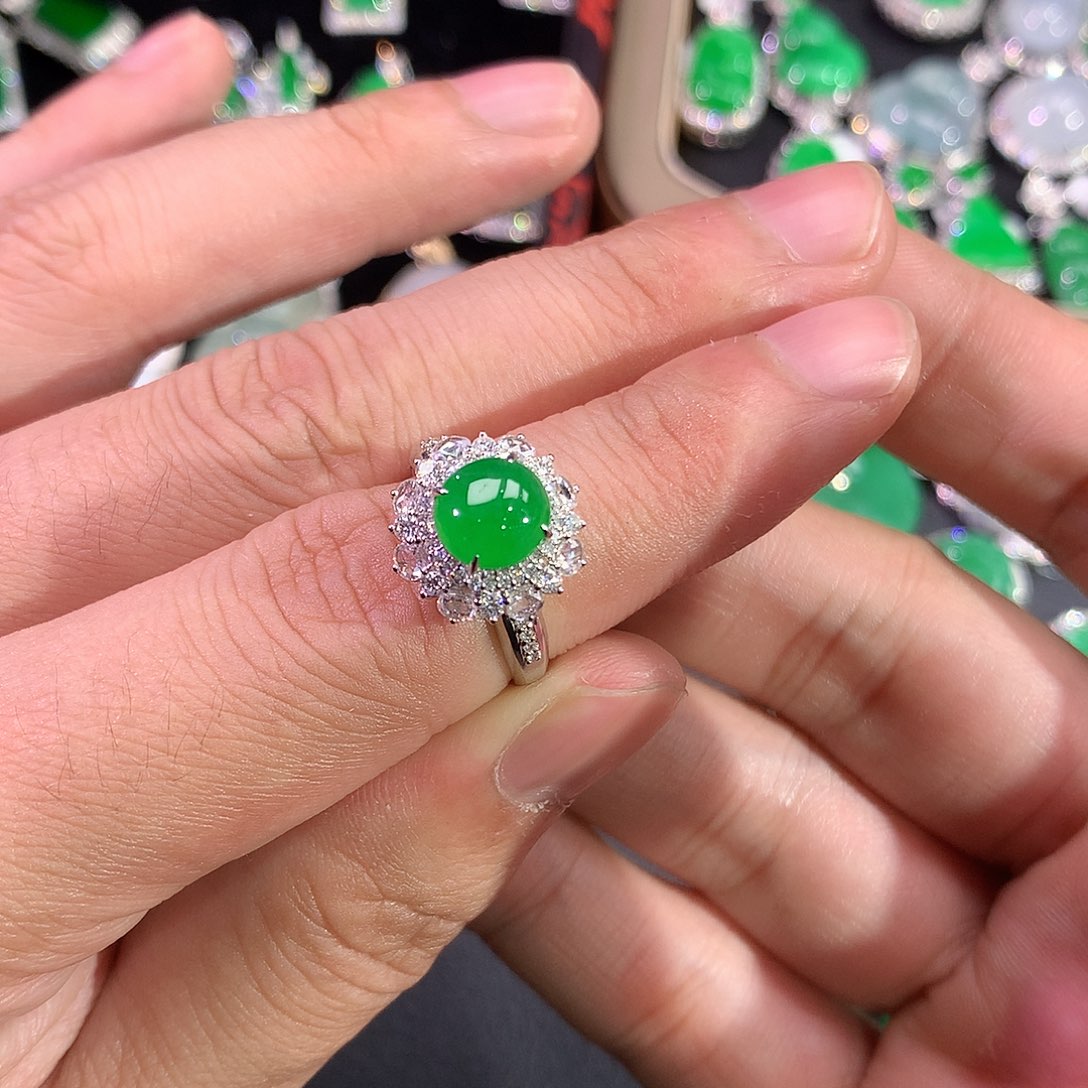 翡翠戒指18K金镶嵌知*