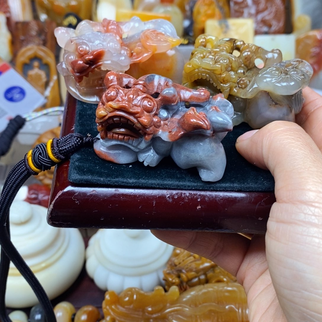 石英质玉颈饰未镶嵌