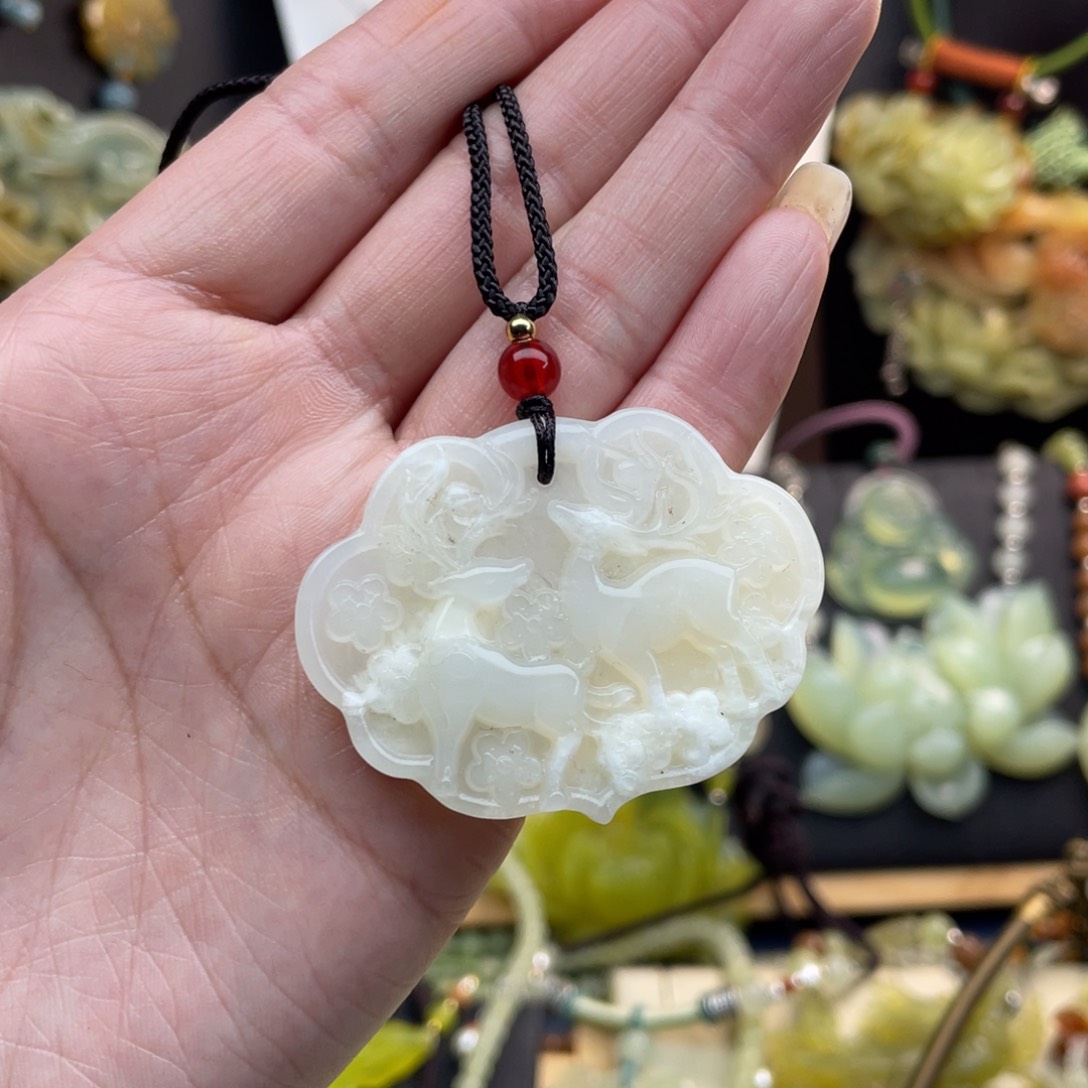 蛇纹石玉未镶嵌颈饰