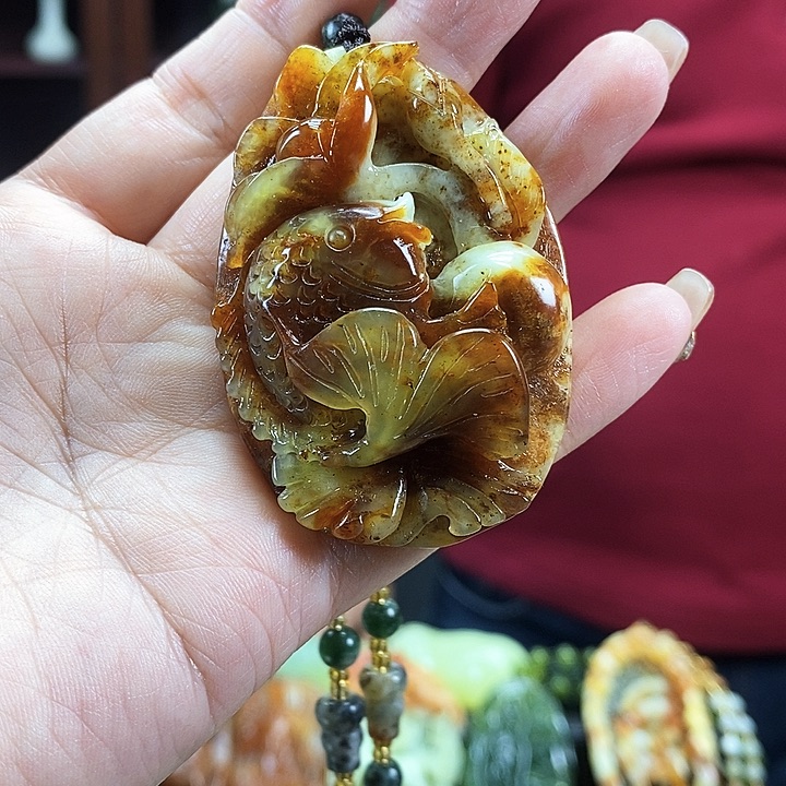 蛇纹石玉吊坠未镶嵌