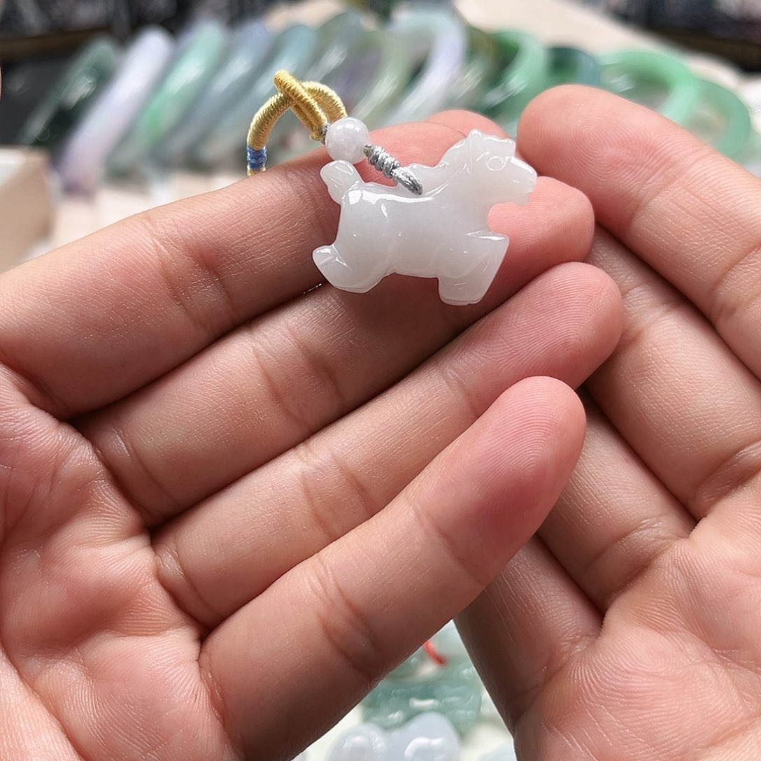 翡翠未镶嵌颈饰天然翡翠A货