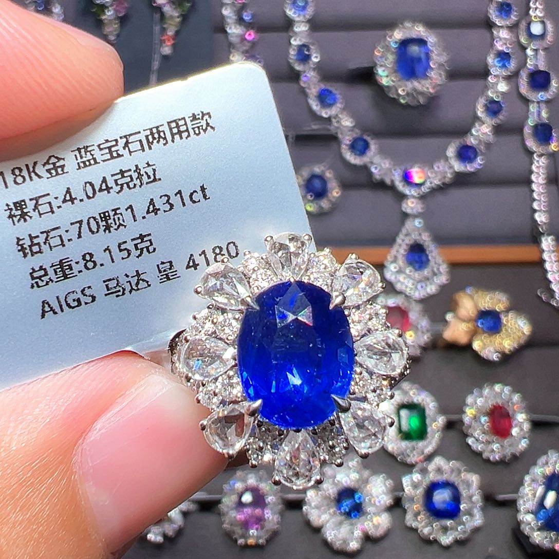 18K金镶嵌蓝宝石戒指