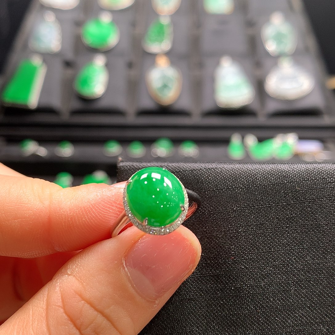 翡翠18K金镶嵌戒指戒指