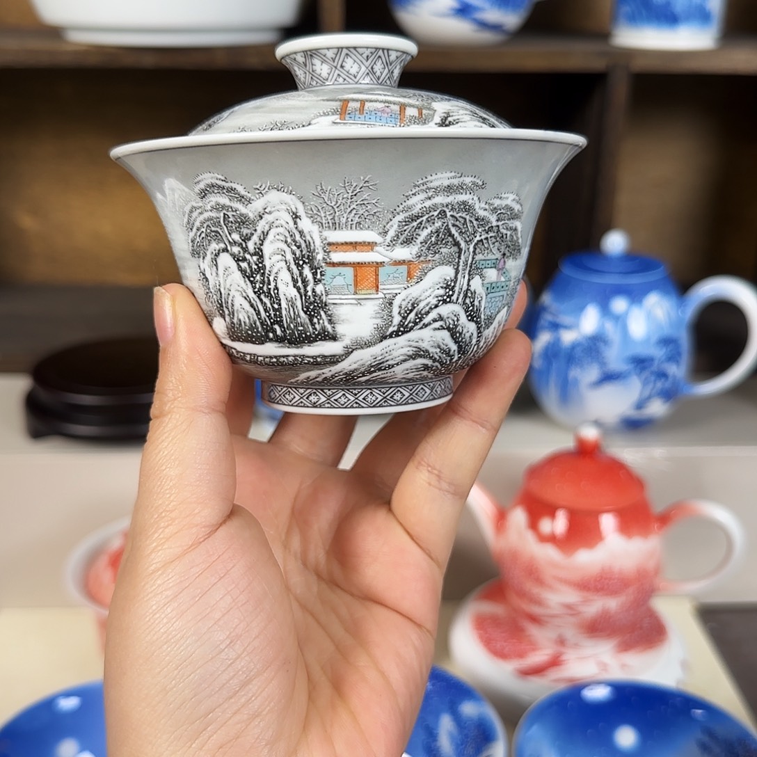 鱼***边粉彩山水雪景盖碗