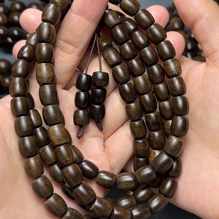 沉香手串白棋玉化