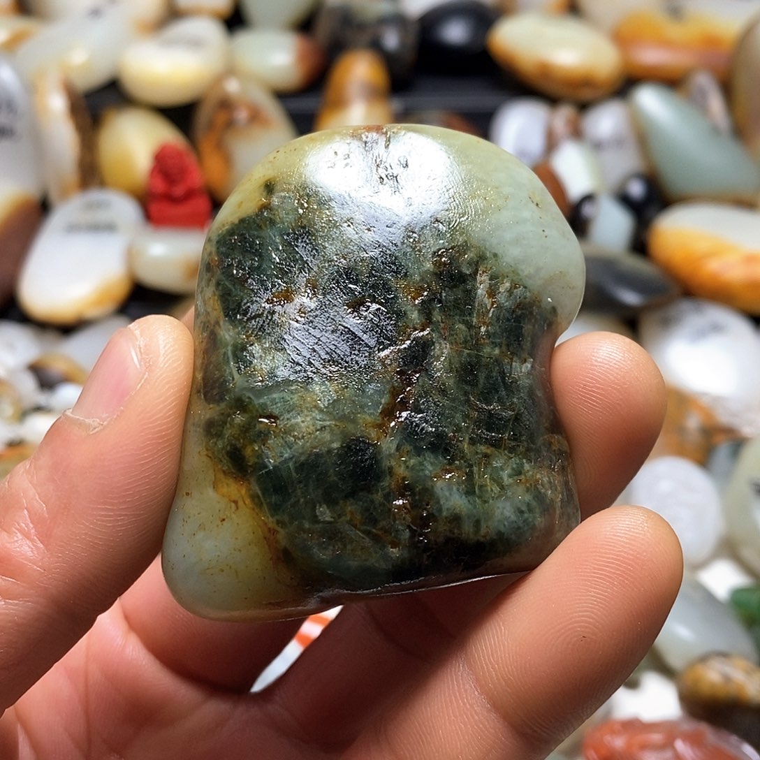 和田玉颈饰未镶嵌吊坠