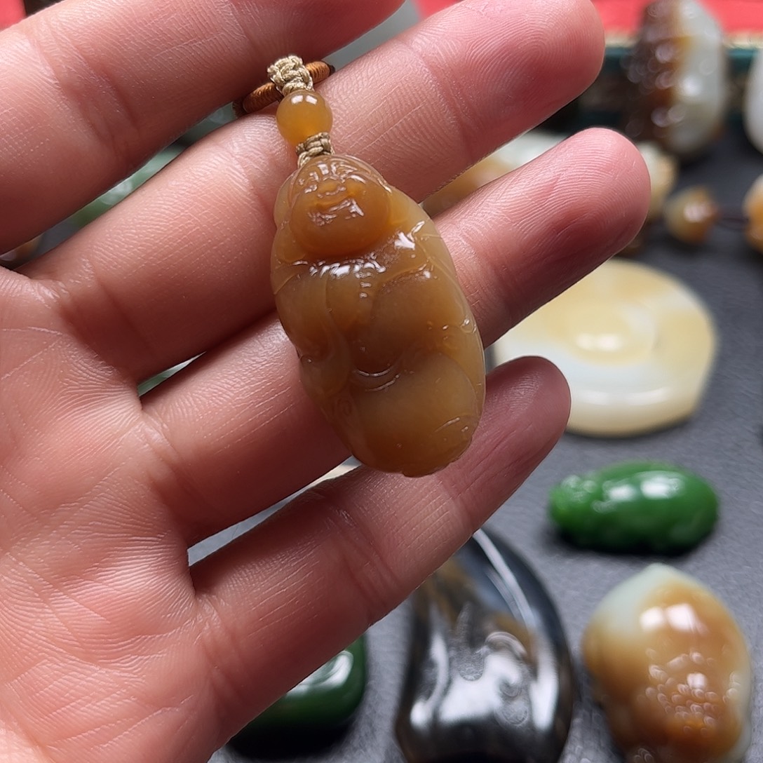 鸿***5和田玉（糖玉）未镶嵌挂件