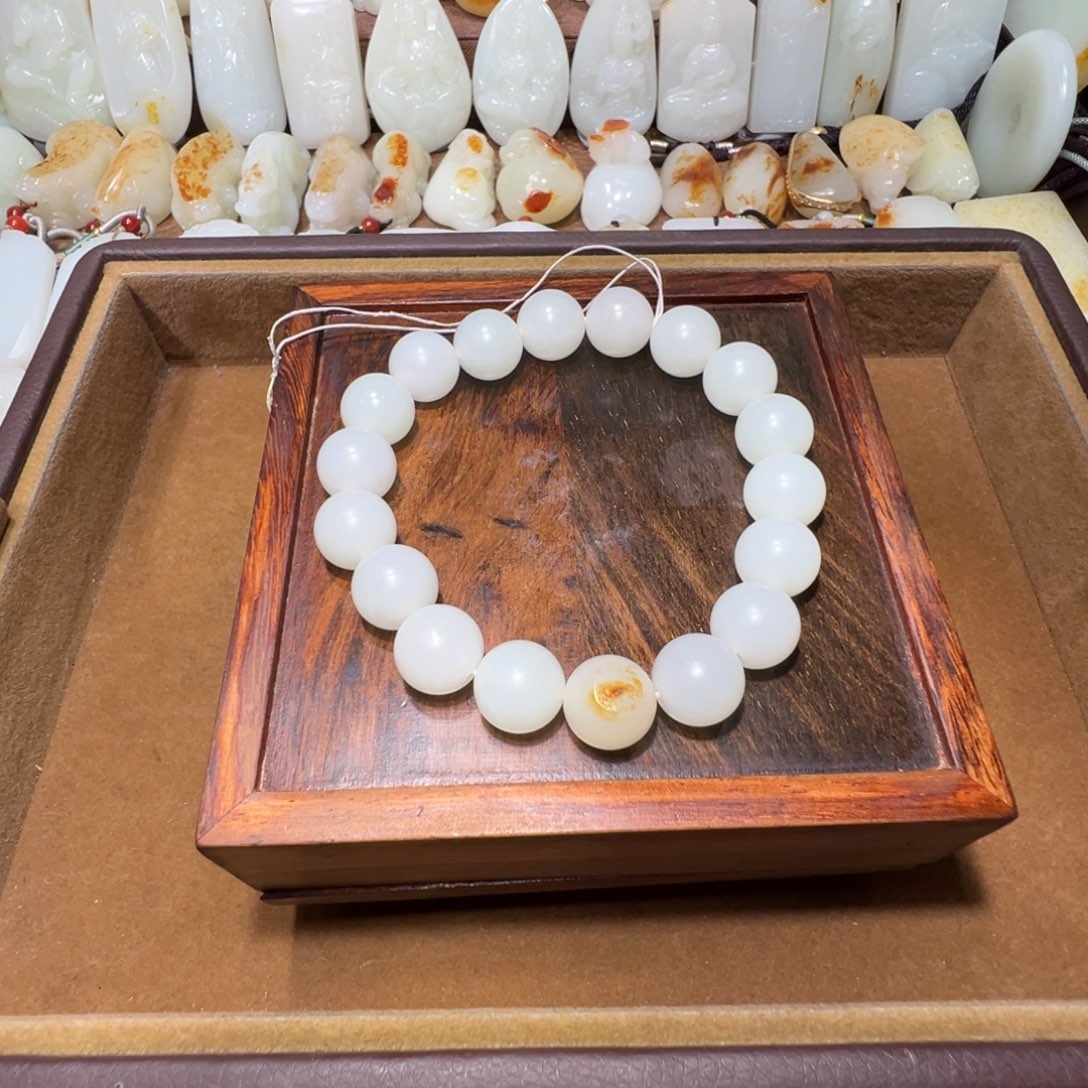 和田玉手串未镶嵌?