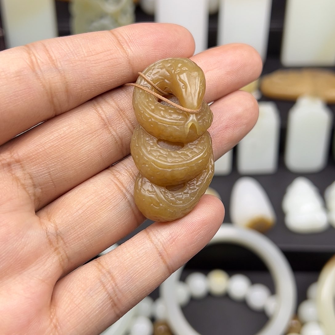 和田玉颈饰未镶嵌