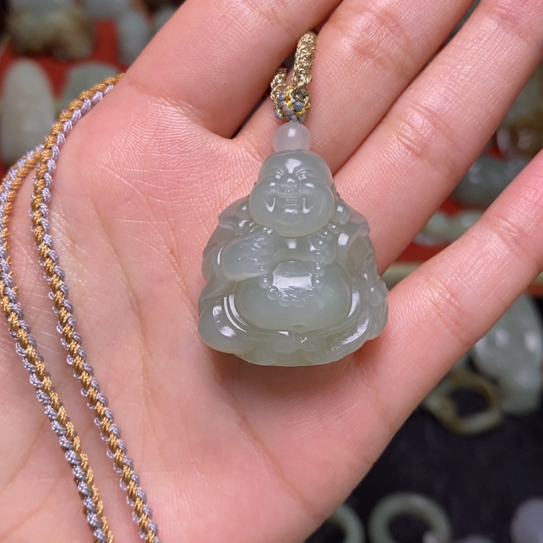 狗***孜和田玉未镶嵌颈饰