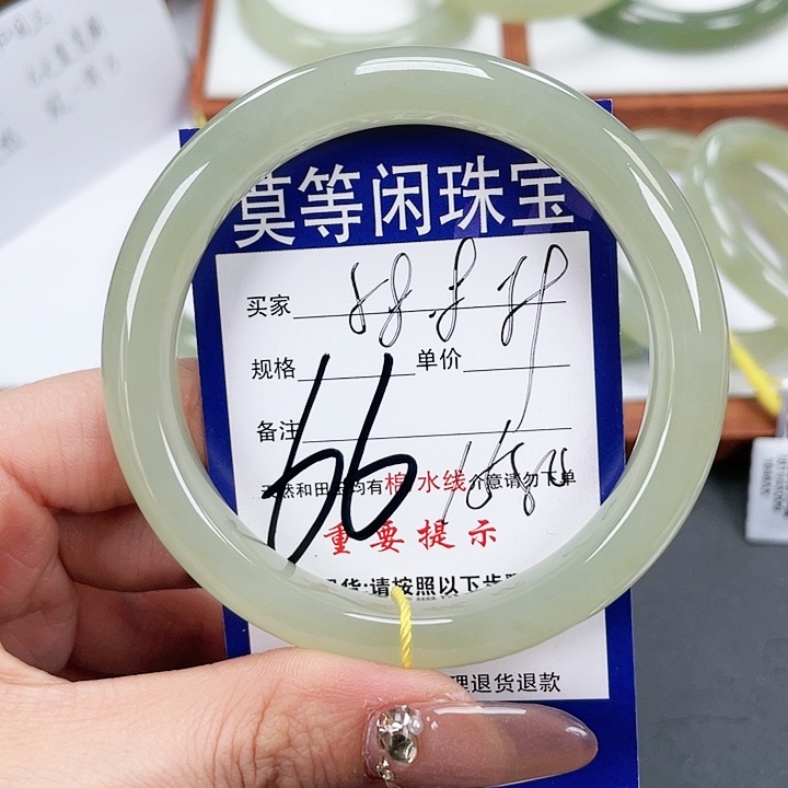 和田玉手镯未镶嵌