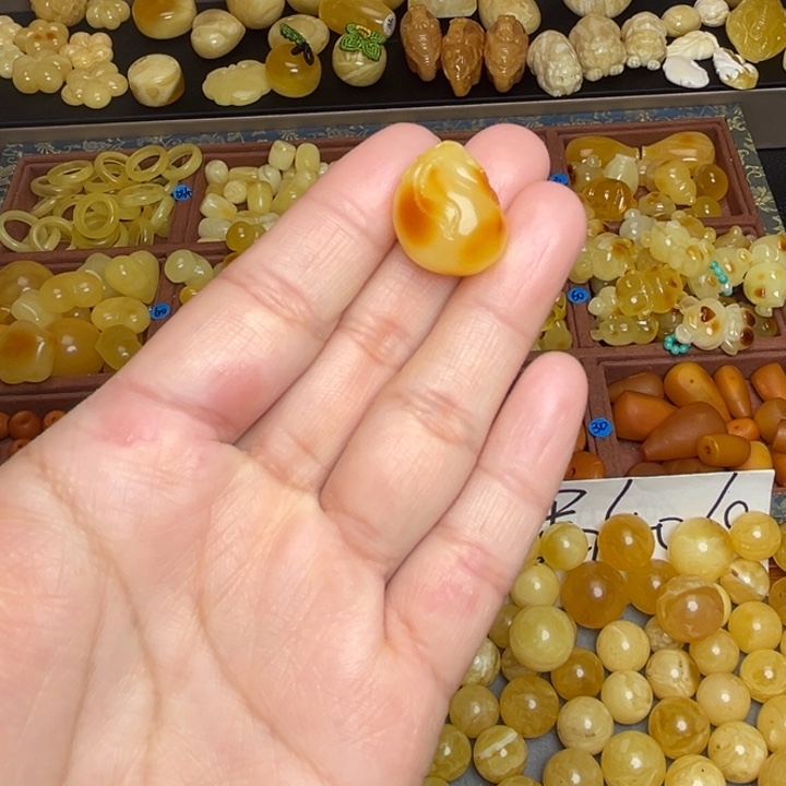 蜜蜡未镶嵌珠宝奇石天然蜜蜡俏色小钱袋