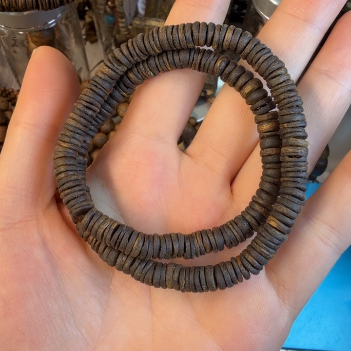 沉香碎屑沉香莺歌绿奇楠06沉水片片10.9克