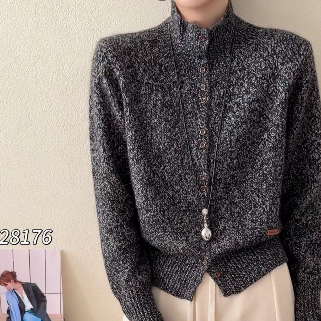 乐乐家半高领排扣显瘦混色叠穿上衣