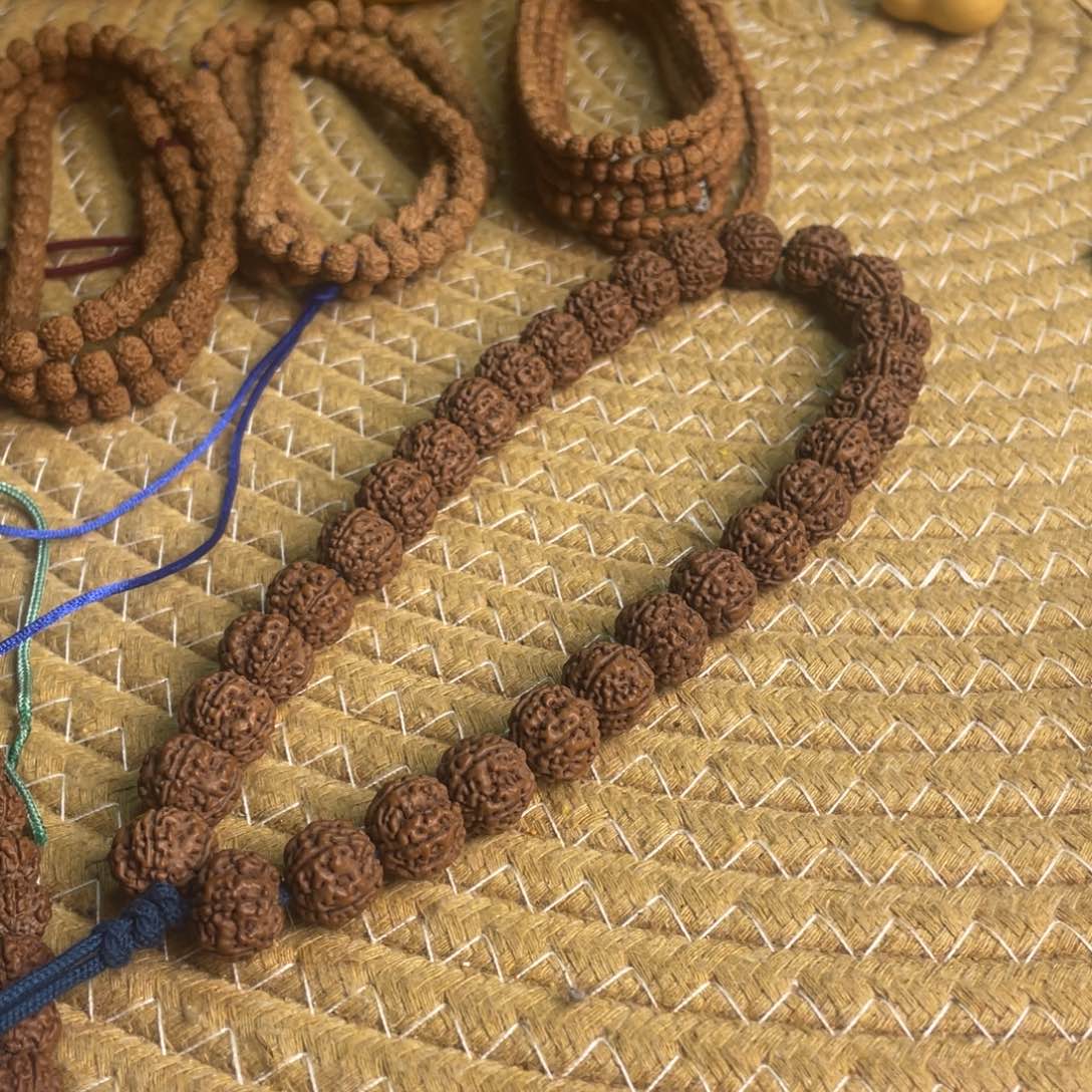 猴头核桃手串凹底梅花大手持