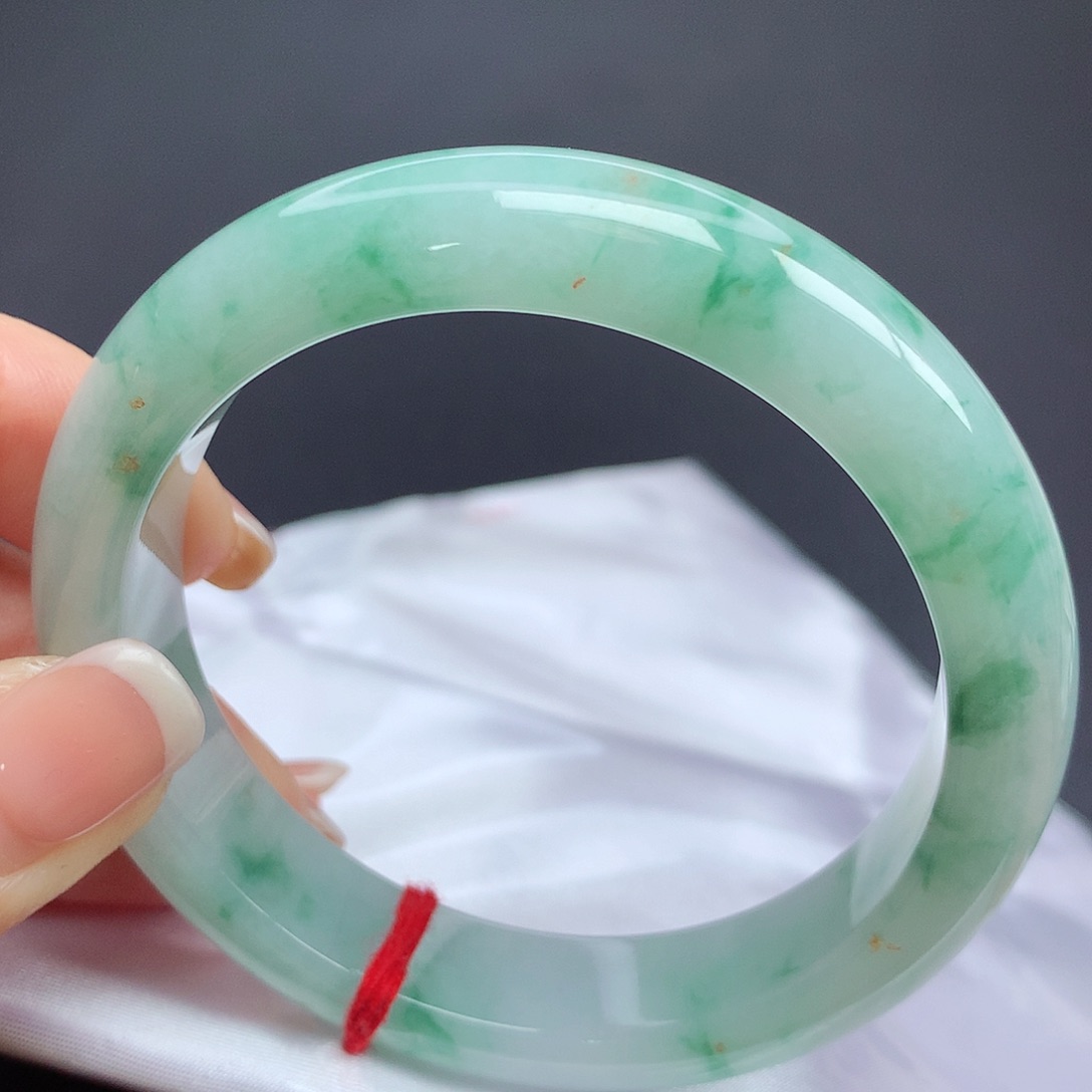 翡翠手镯未镶嵌l n n n n n n n