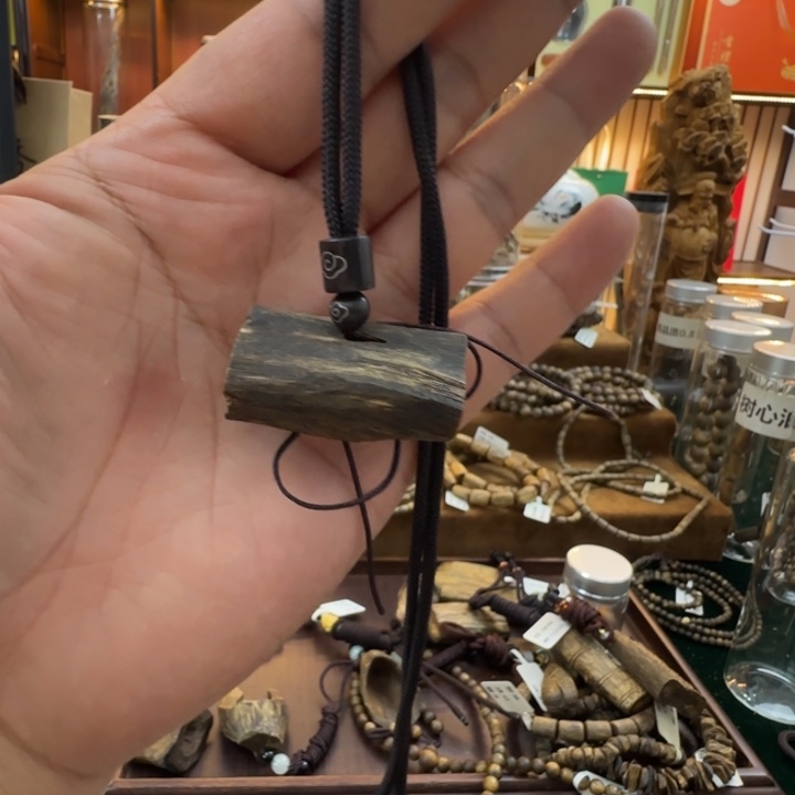 沉香吊坠?****?镂空吊坠