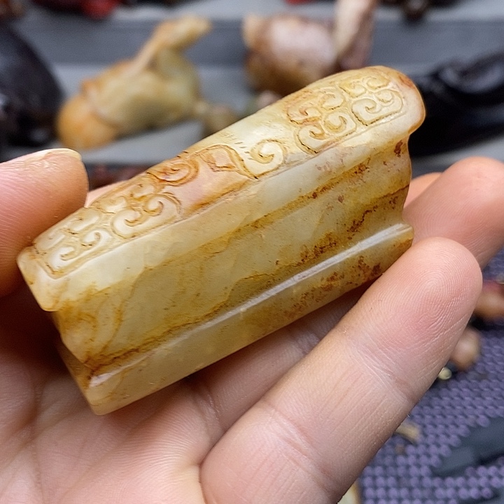 未镶嵌蛇纹石玉颈饰