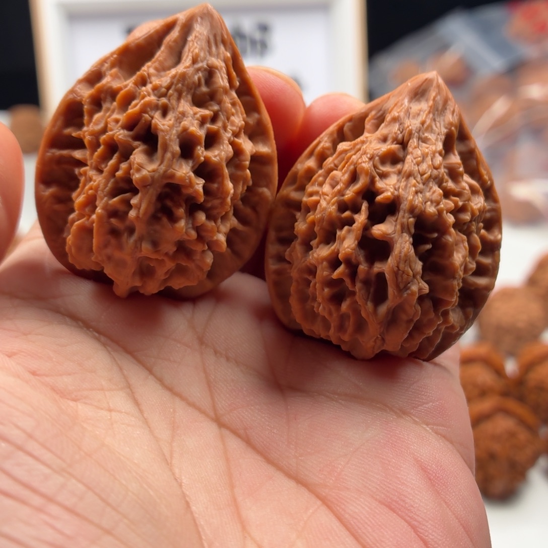 文玩核桃把件原树十三陵