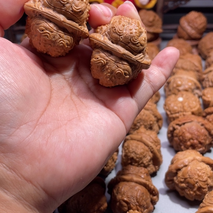 蛤蟆头雕刻的金蟾