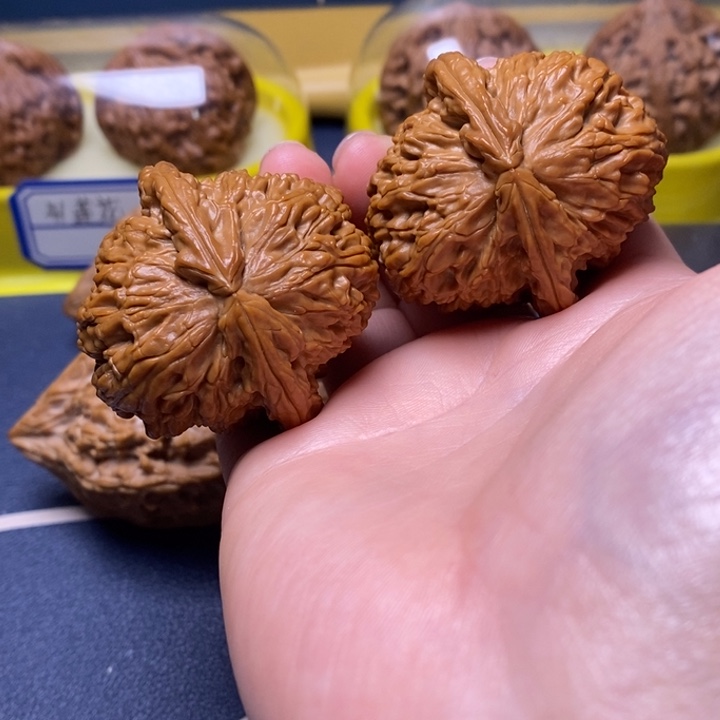 文玩核桃把件轶****.三角白