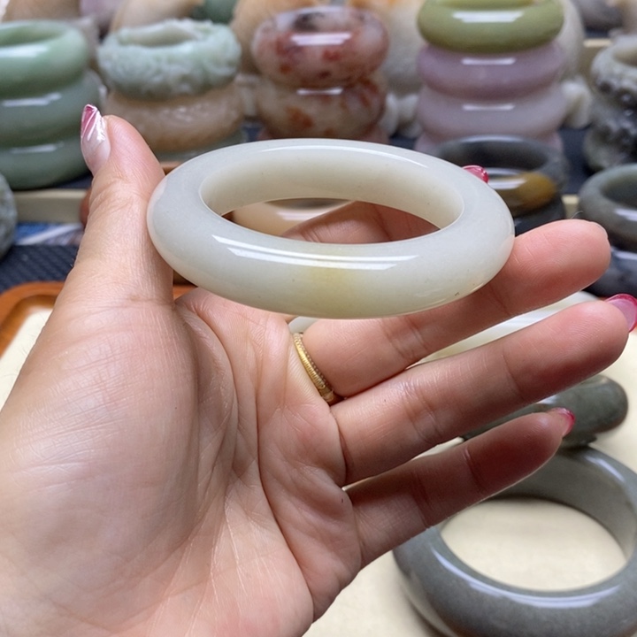 石英岩玉手镯未镶嵌