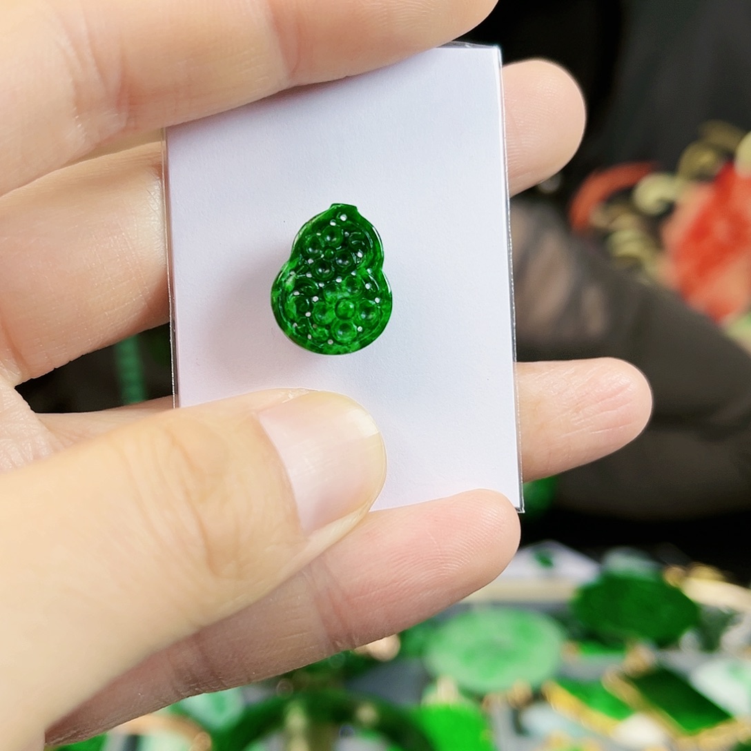 翡翠颈饰未镶嵌吊坠多样性