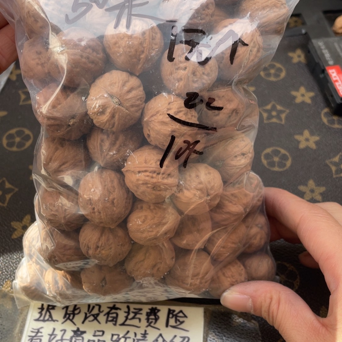 小***当文玩核桃吊坠秋子