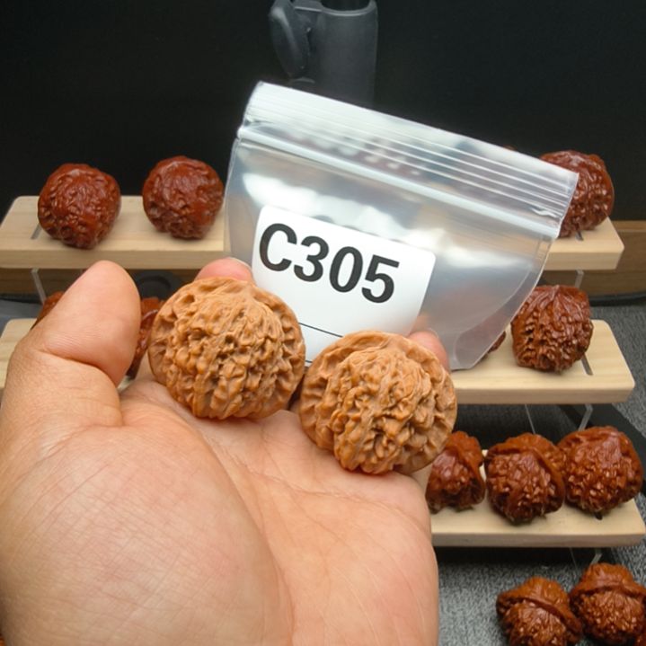 唐***圣文玩核桃吊坠40楼c305