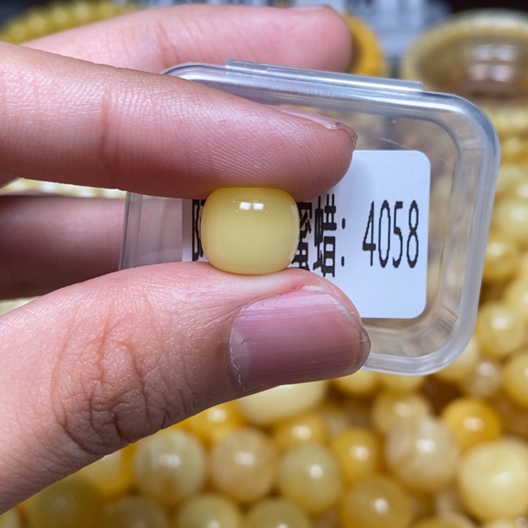 蜜蜡未镶嵌珠宝奇石4058