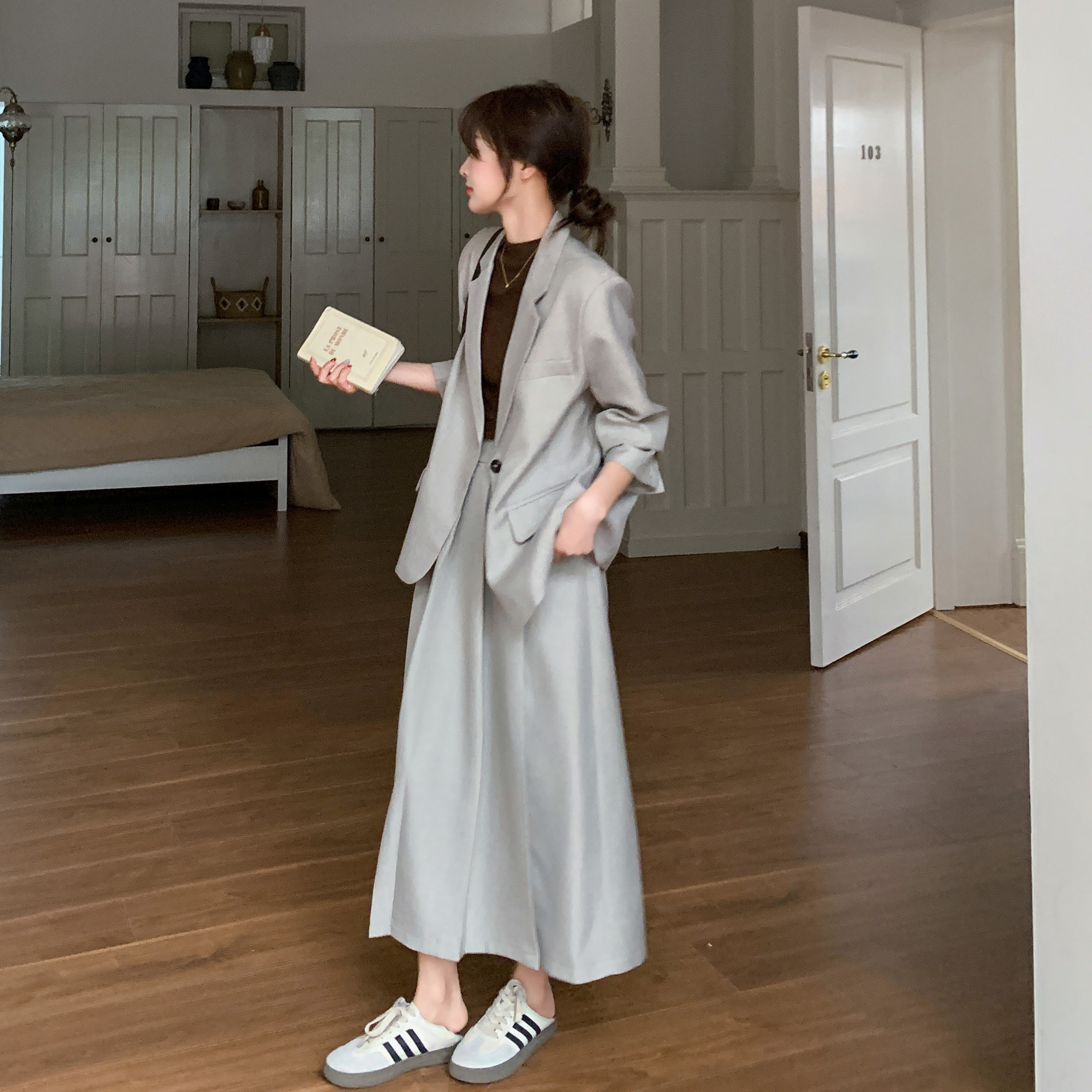 灰色西装套装女高级感2025年新款小个子休闲西服外套半身裙两件套