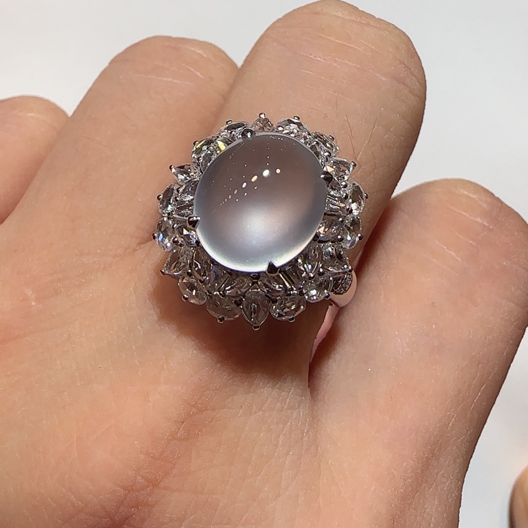 翡翠18K金镶嵌戒指蛋面