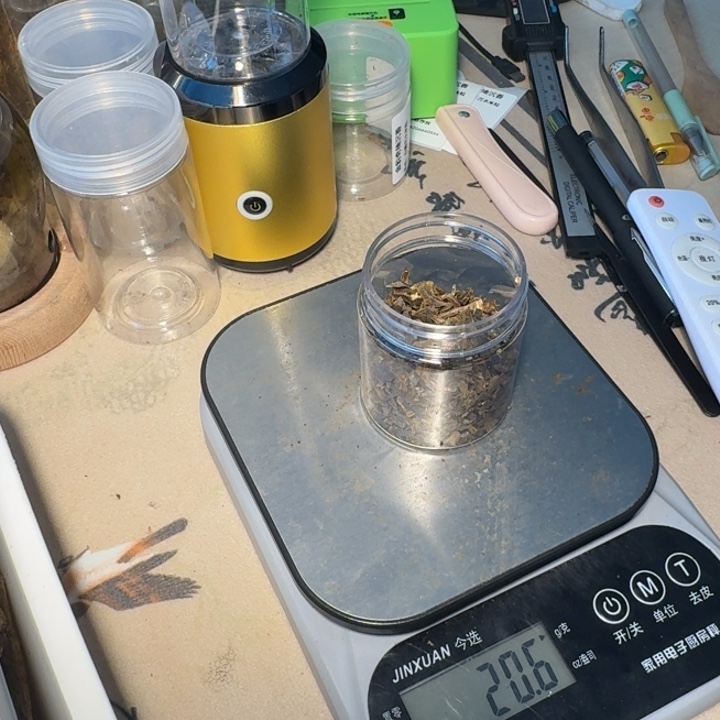 聼***開沉香碎屑沉香白棋沉水天然树钉碎料20克