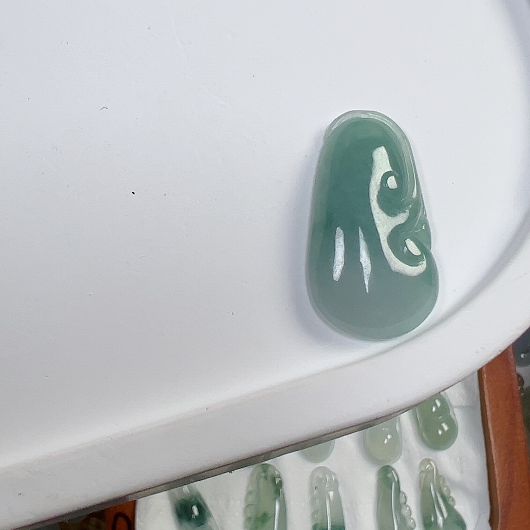 翡翠散珠楠*翡翠如意一个，14号