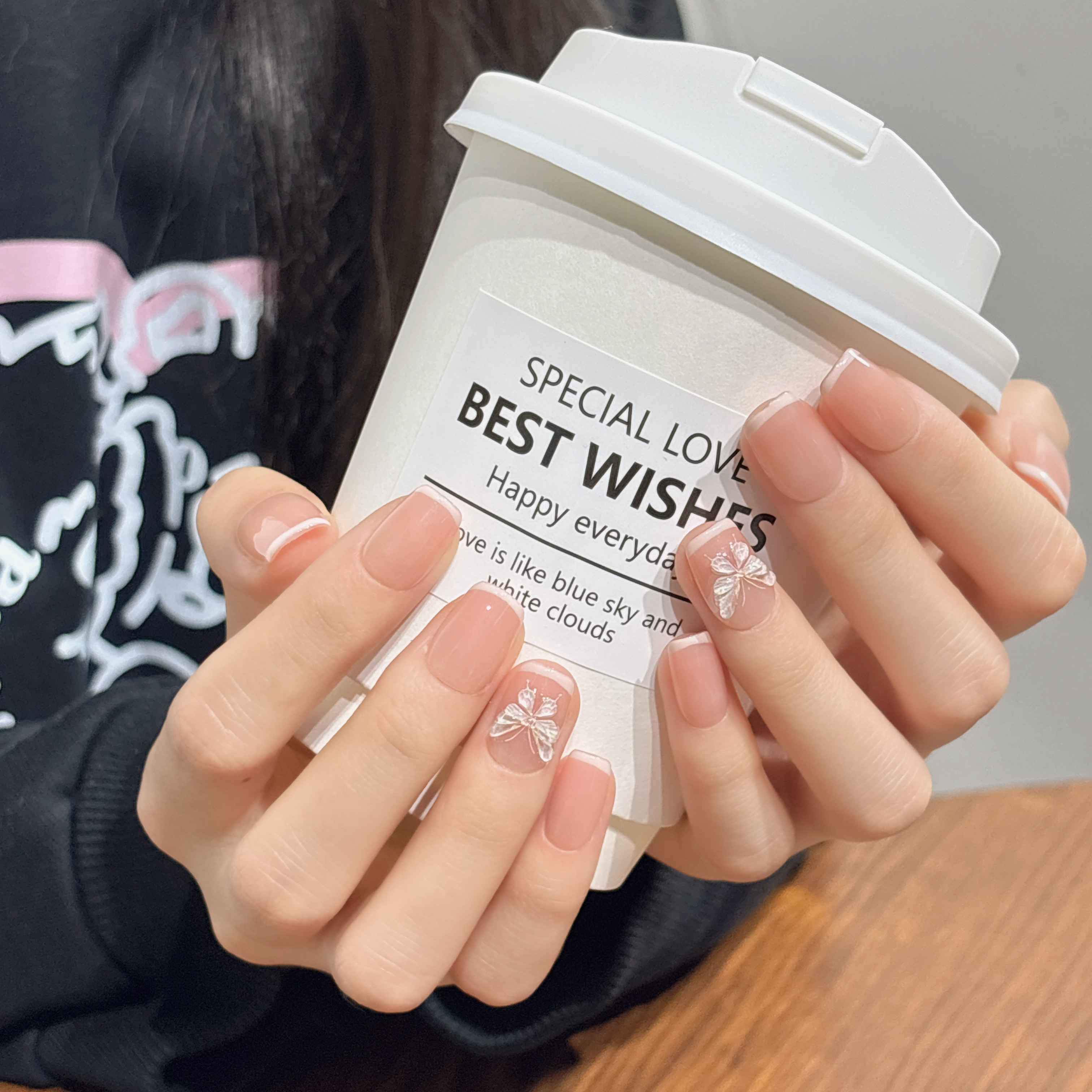 「白月光」显白百搭裸色系新款蝴蝶造型美甲秋冬高级感手工穿戴甲