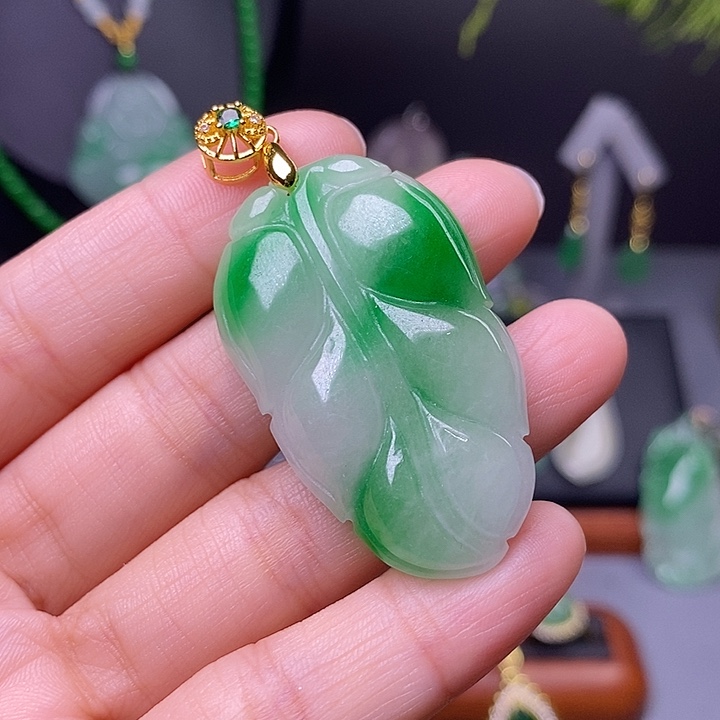 吊坠(赠链)未镶嵌翡翠