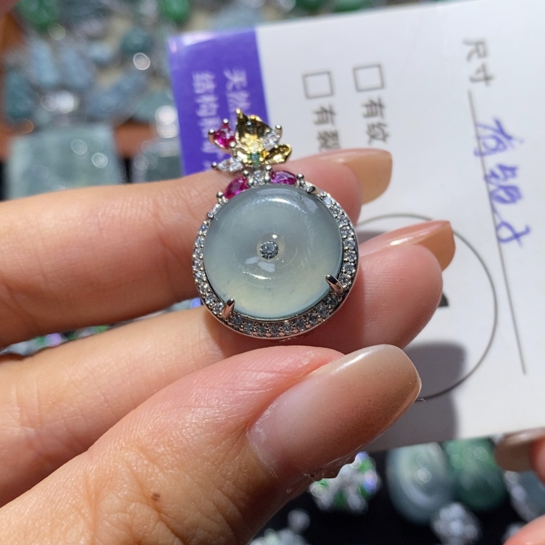 翡翠未镶嵌颈饰翡翠